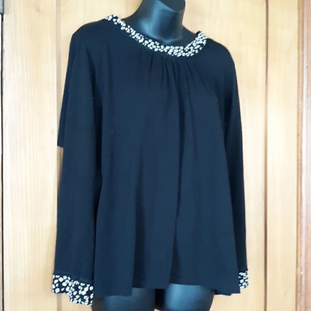 Liz Claiborne Geometry pattern top